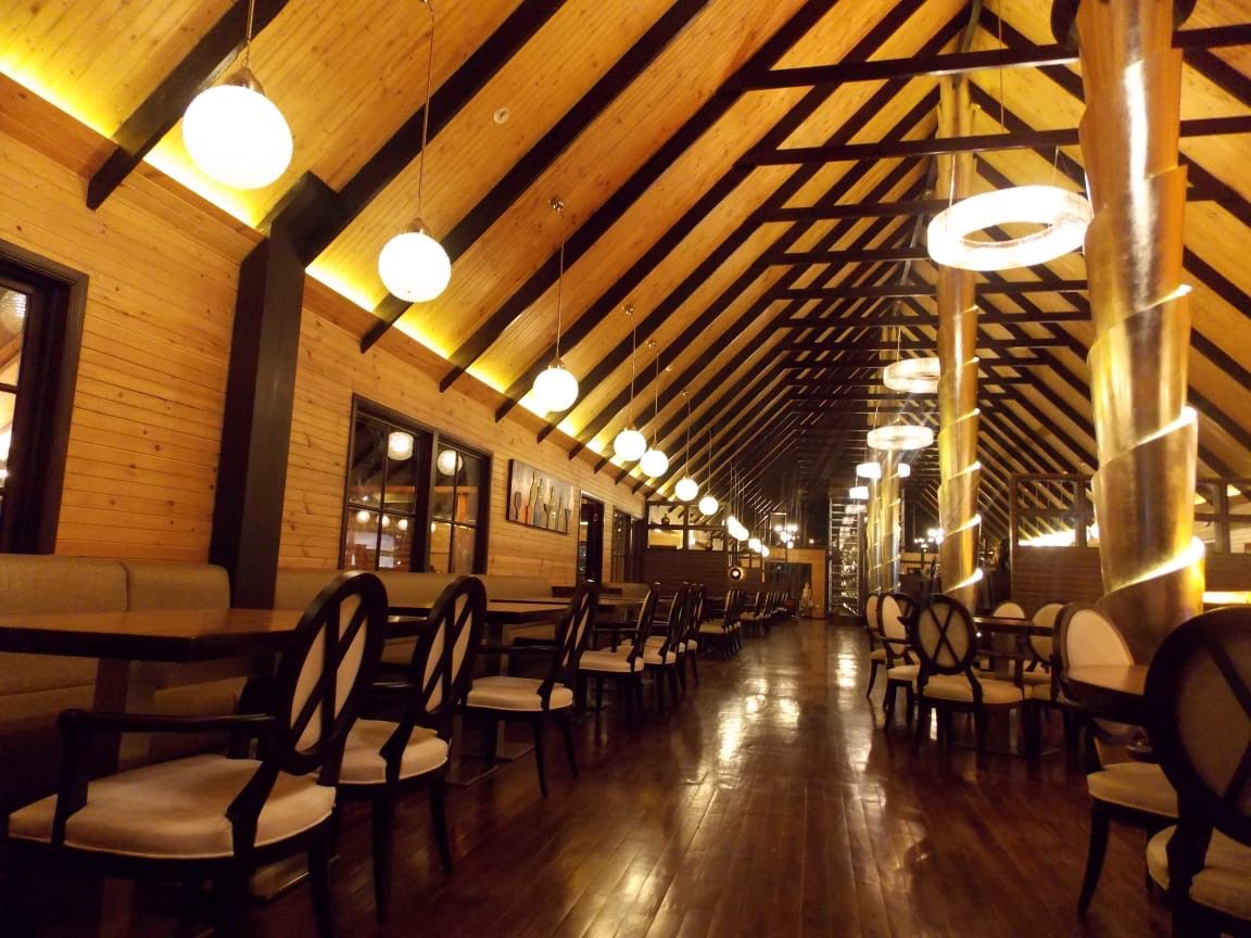 Woodpecker Villa - Main Living Lounge